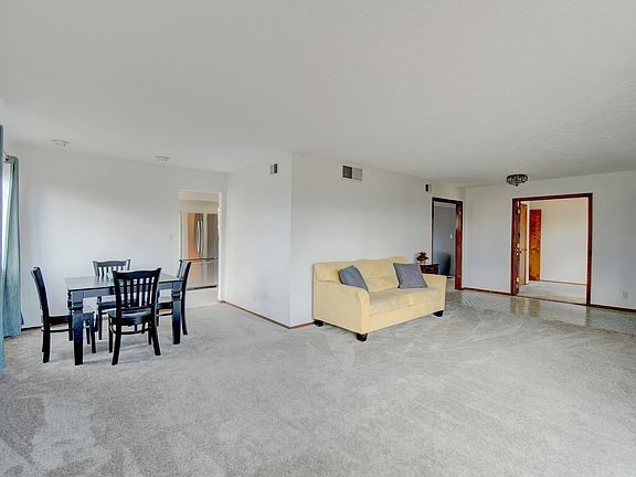 5th image of 9615 Lona Ln NE