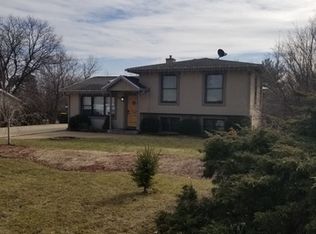 703 Valley View Dr, Schaumburg, IL 60193