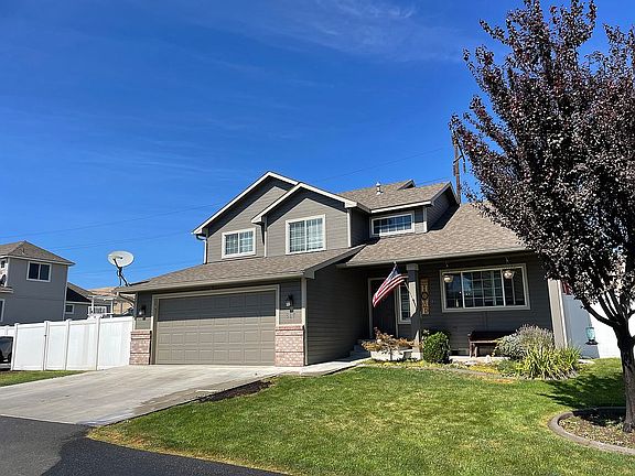 3rd image of 817 Trout Lake Ct