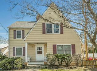 1864 Palmer Ave, Larchmont, NY 10538