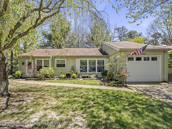 3rd image of 845C Winchester Ct