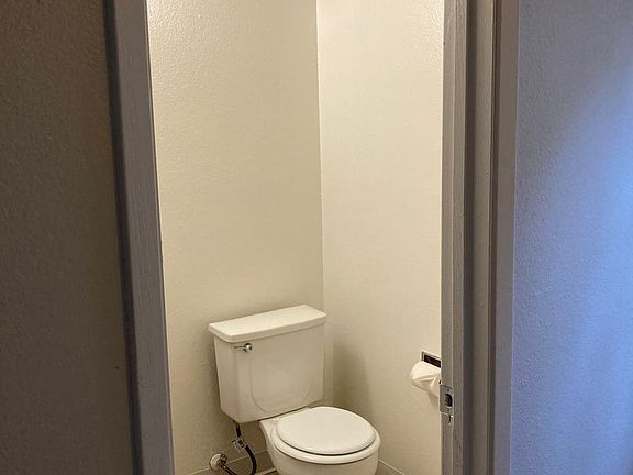 3rd image of 1086 Bradley Sq