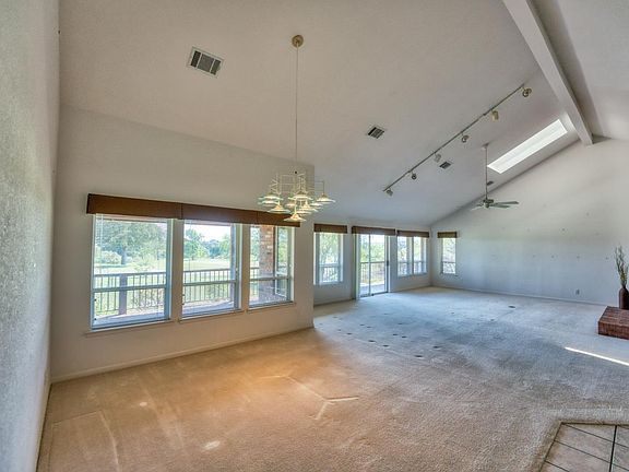 5th image of 800 Skyline Dr
