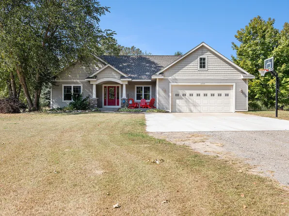 13305 48th Ave, Coopersville, MI 49404