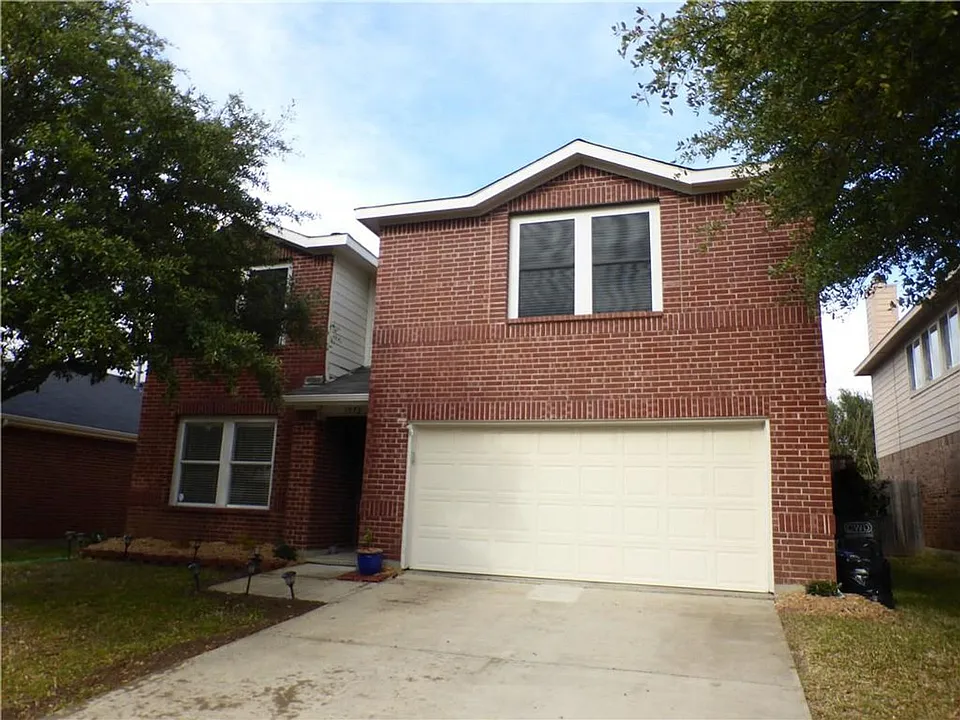 1572 Crown View Dr
