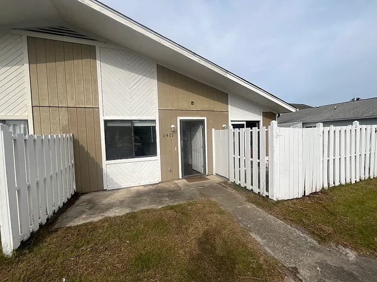 1411 Turkey Ridge Rd #D — Photo 14