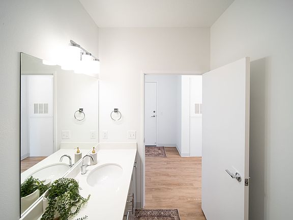 5th image of 1335 SW Merchant St #207