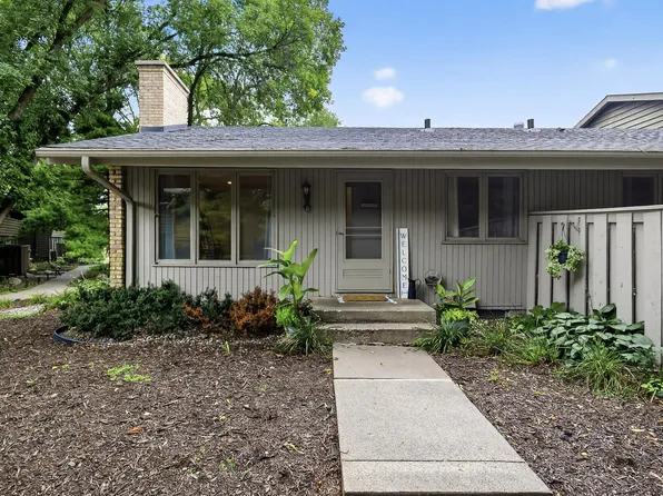 44 Walden St, Burnsville, MN 55337