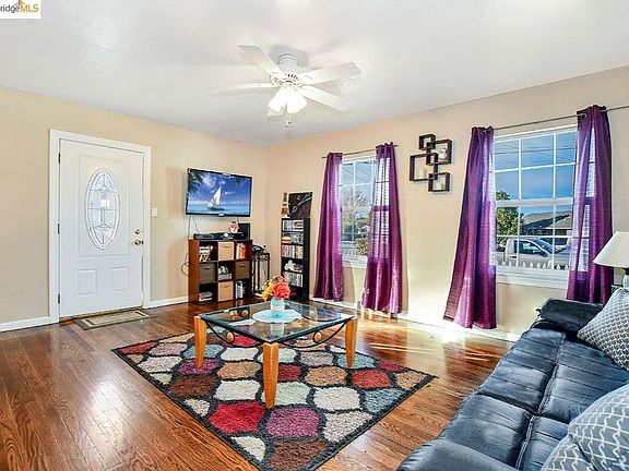 4th image of 1111 Medanos St