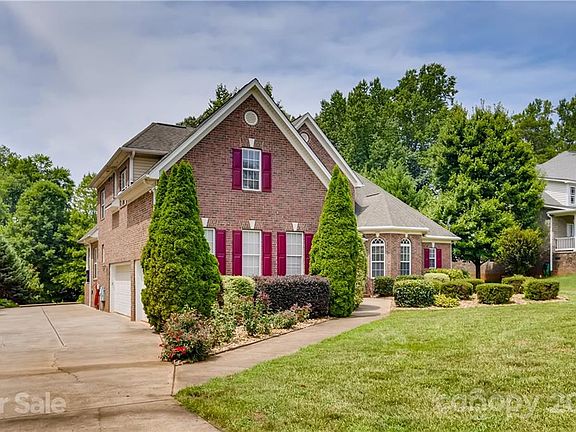 4th image of 132 Cedar Woods Dr