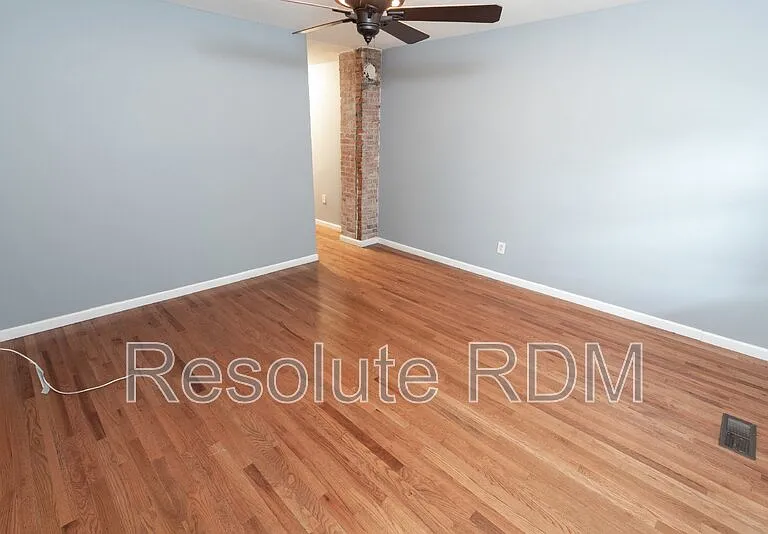 725 Lynn St — Photo 7