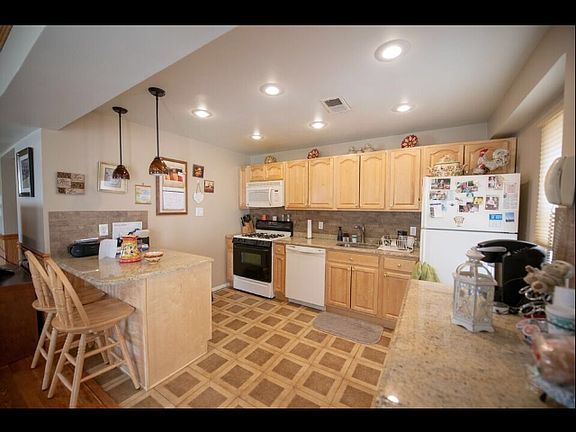 4th image of 79 Carnegie Ave