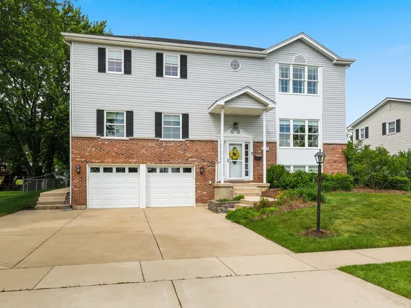 890 Norman Dr, Hoffman Estates, IL 60192