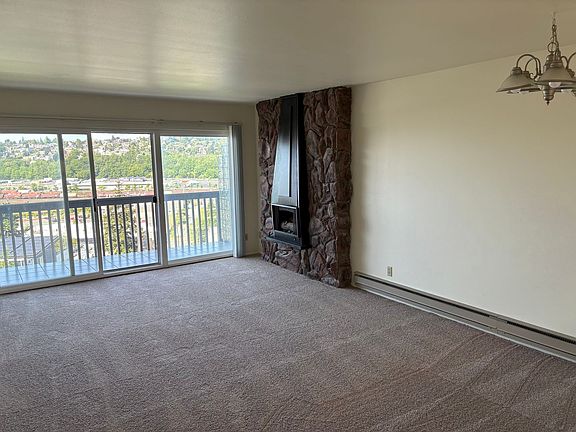 3rd image of 2500 Gilman Dr W APT 403