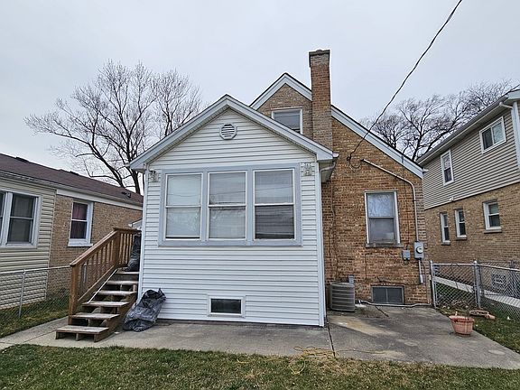 4th image of 229 Granville Ave