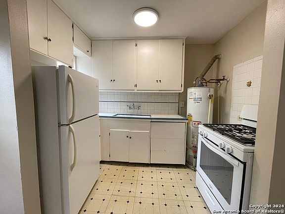3rd image of 519 W Lynwood Ave Unit 1