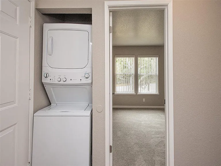 Seventeen Mile Drive Village Apartment Homes — Photo 7