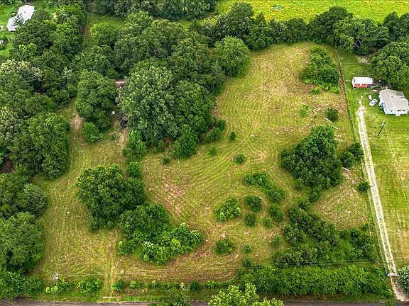 3rd image of 806 County Road 4910