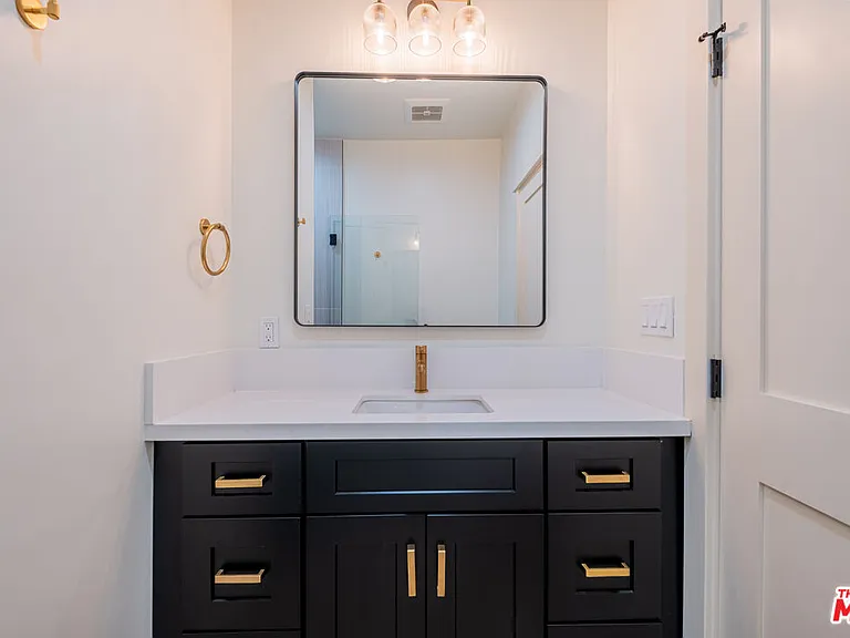 216 N Catalina Ave #216C — Photo 22