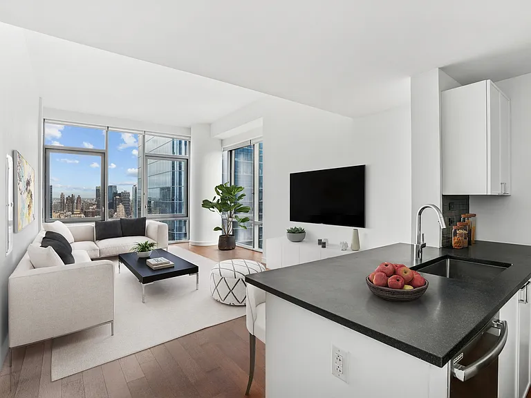 435 W 31st St #51D — Photo 5