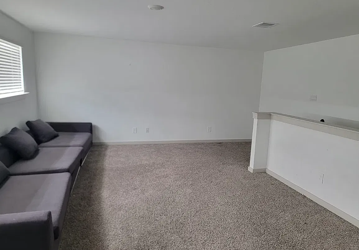 4 bed, 2492 sqft, $3,000 — Photo 2