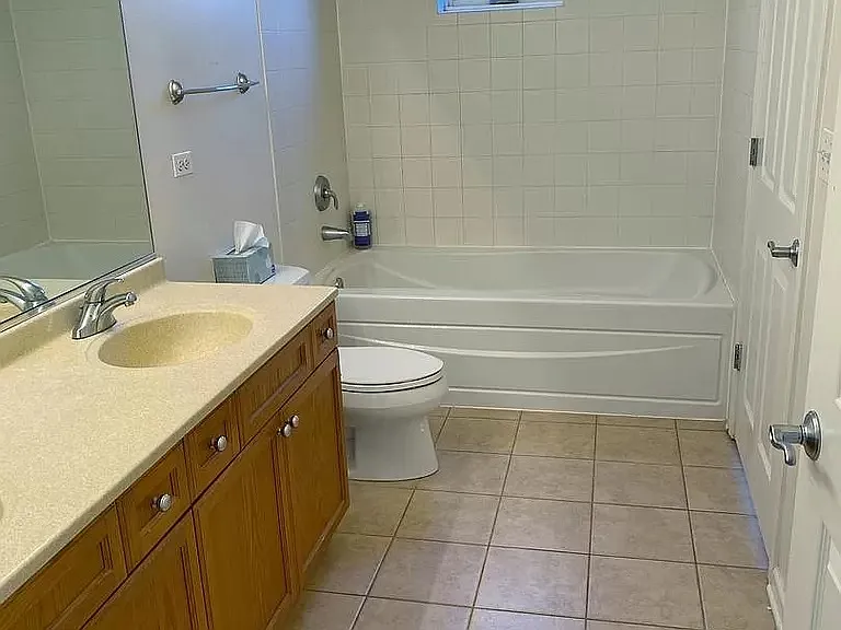Main bathroom/shower