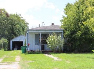 211 Moore Ave, Palacios, TX 77465