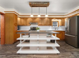 60046 Eleven Mile Rd, South Lyon, MI 48178