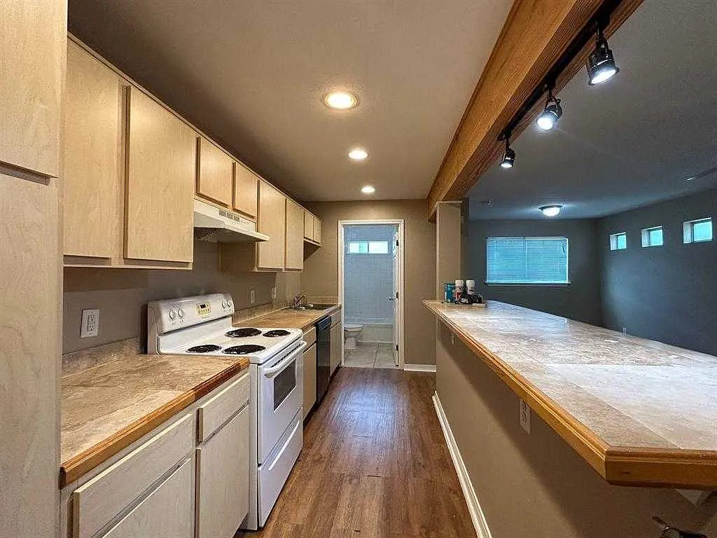 1 bed, $900 — Photo 3