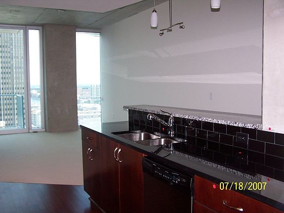 Kitchen w/ Breakfast Granite 