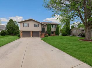 137 Hillock Ct, Appleton, WI 54914