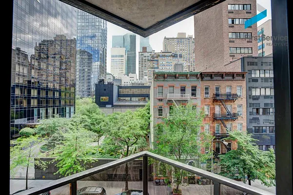 Sold by FirstService Realty (legacy) | media 25