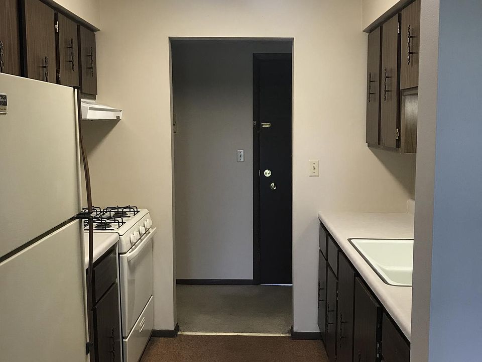 Kitchen carpet-will be removed and tile placed!!!!