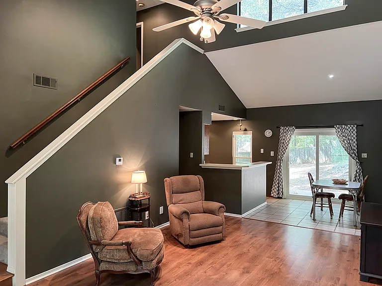 816 Cedar Ridge Dr — Photo 4
