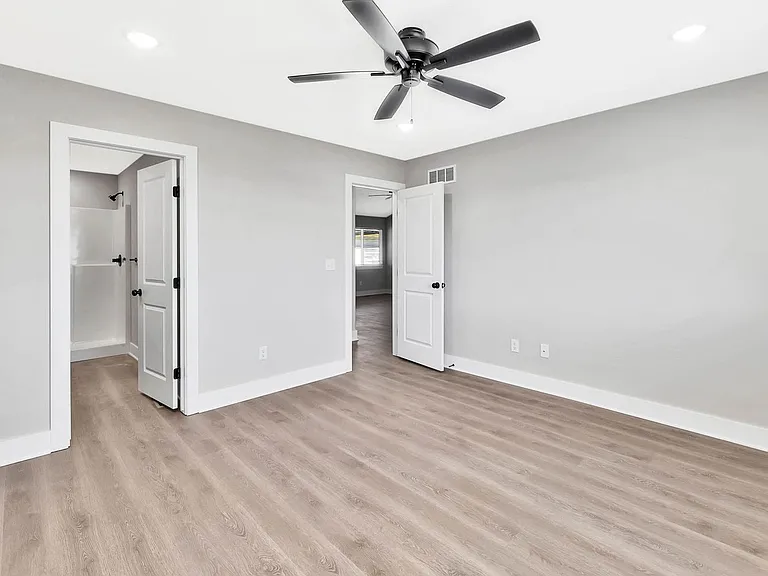 5298-5300 N Toben Dr — Photo 11