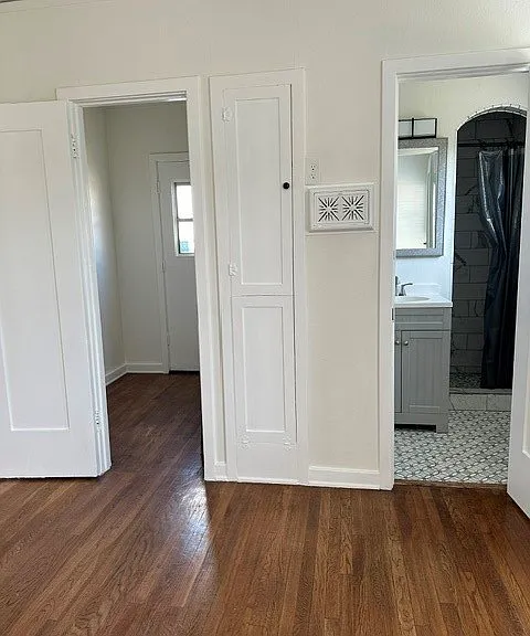 1054 N Euclid Ave — Photo 24