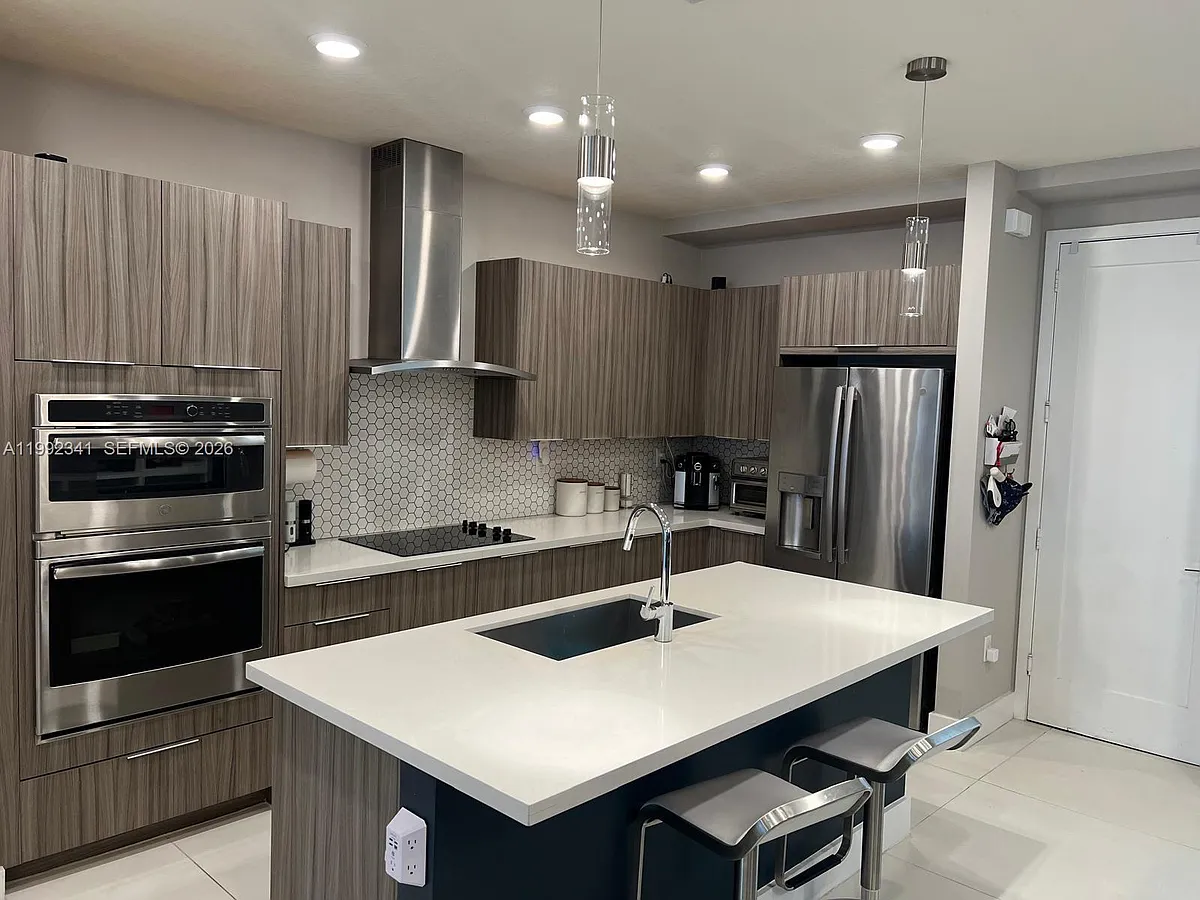Building Photo - 10355 NW 66th St #33178