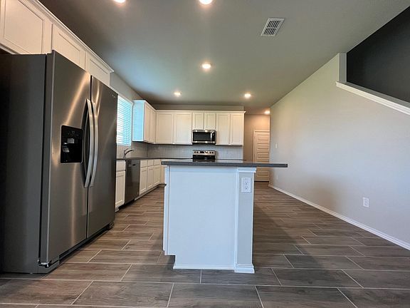 5th image of 941 Billups Dr