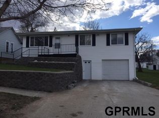 120 N 5th St, Howells, NE 68641