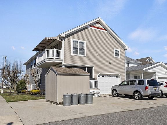 5th image of 2565 Bay Ave