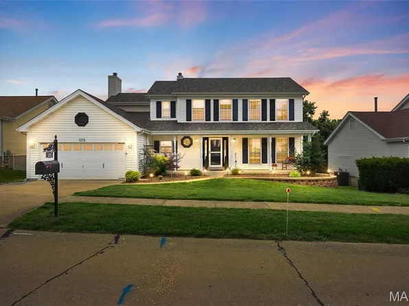 1215 Summerpoint Ln, Fenton, MO 63026
