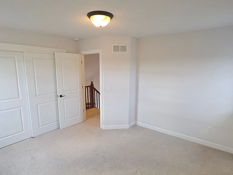 W239N3743 River Birch Ct — Photo 30