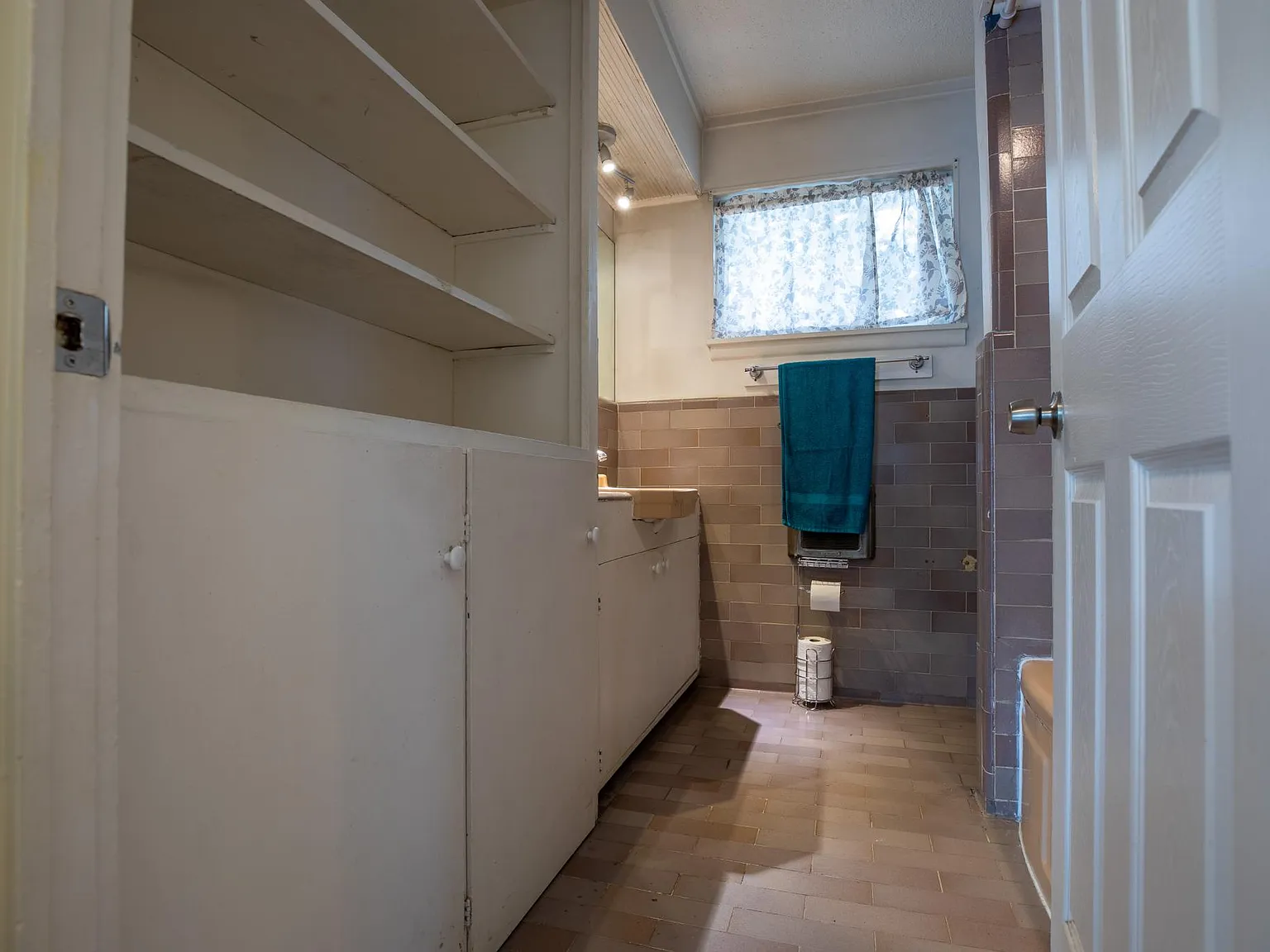 420 Ira Ave — Photo 3