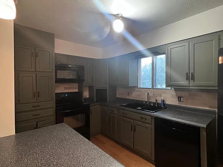 1535 Adams Ave — Photo 17