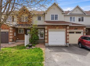 902 Paradise Cres, Ottawa, ON K4A3S5
