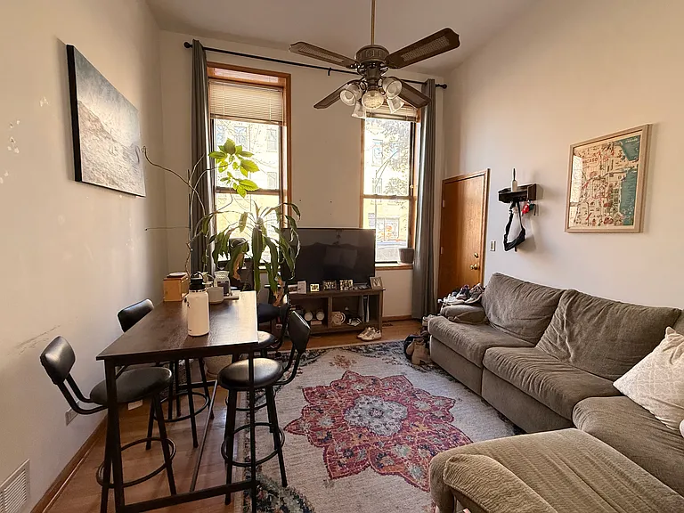 2200 W Chicago Ave #1R — Photo 2