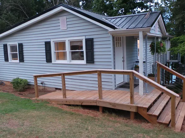 101 McAlister Cir, Townville, SC 29689