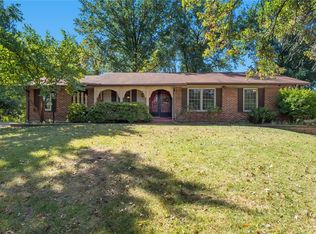 2932 New Castle Dr, Florissant, MO