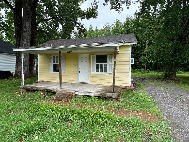 102 Tuxedo Dr — Photo 1