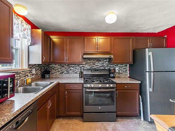 4th image of 30 Jackson Ave